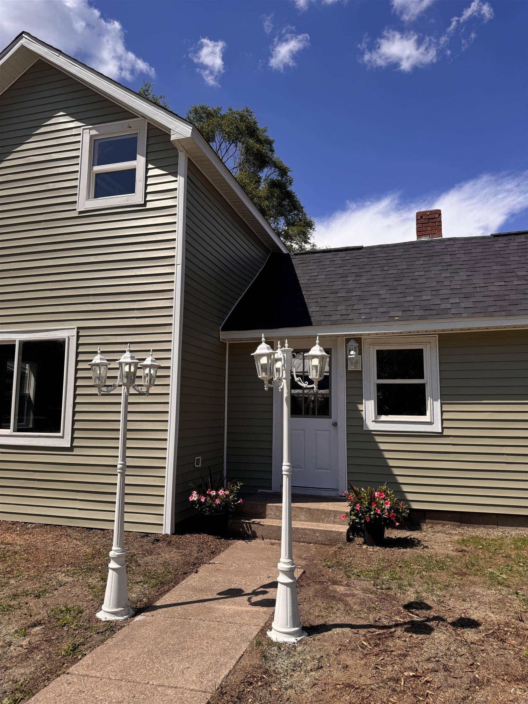 Waupaca, WI 54981,719 WARE ST