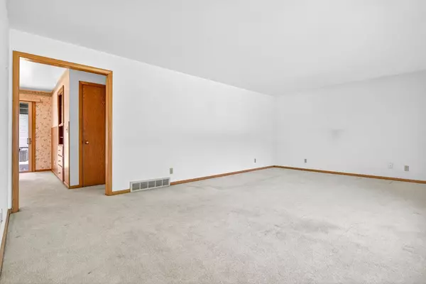 Neenah, WI 54956,848 W CECIL ST