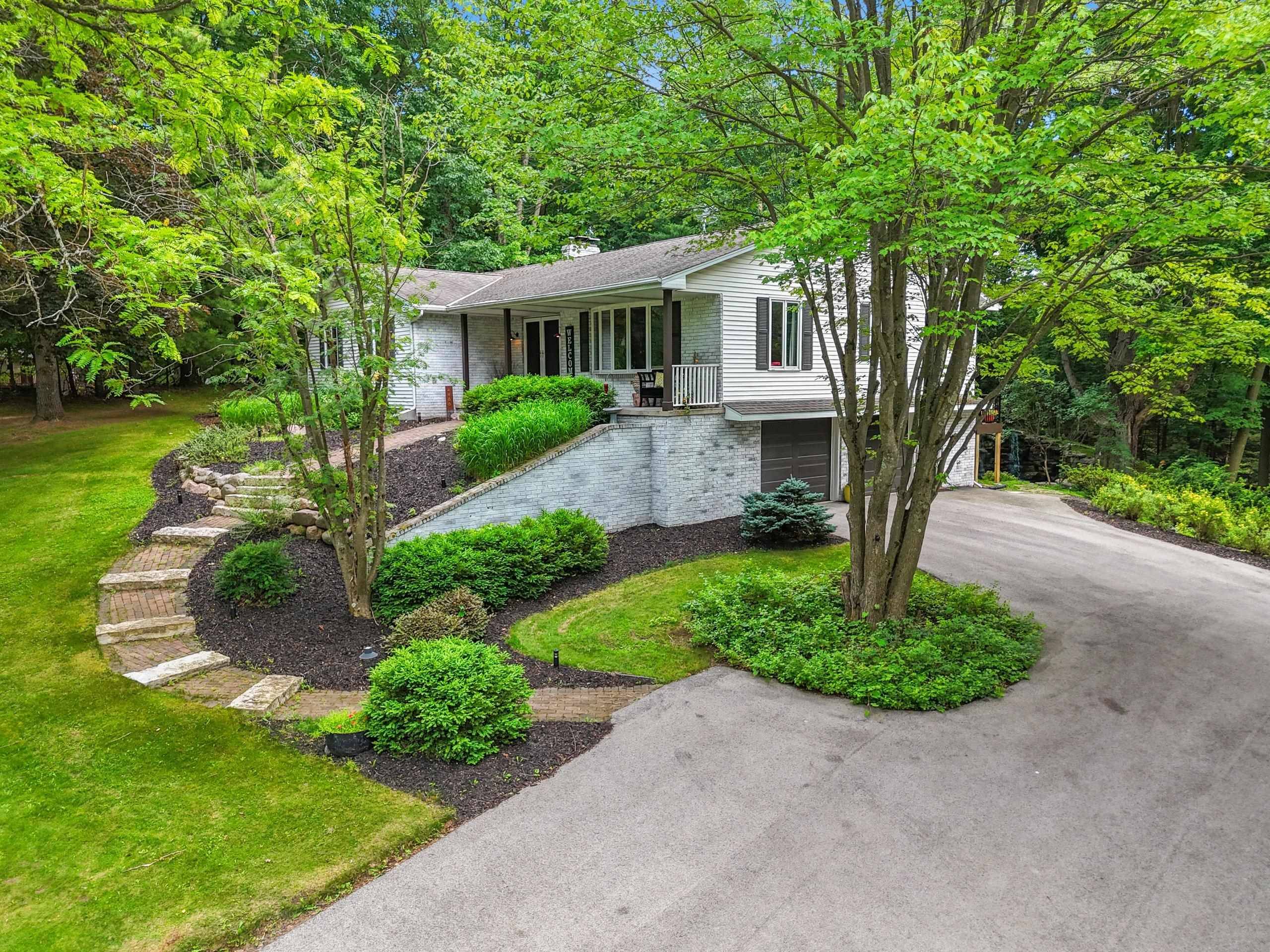 4466 CREEK VALLEY LN, Hobart, WI 54155