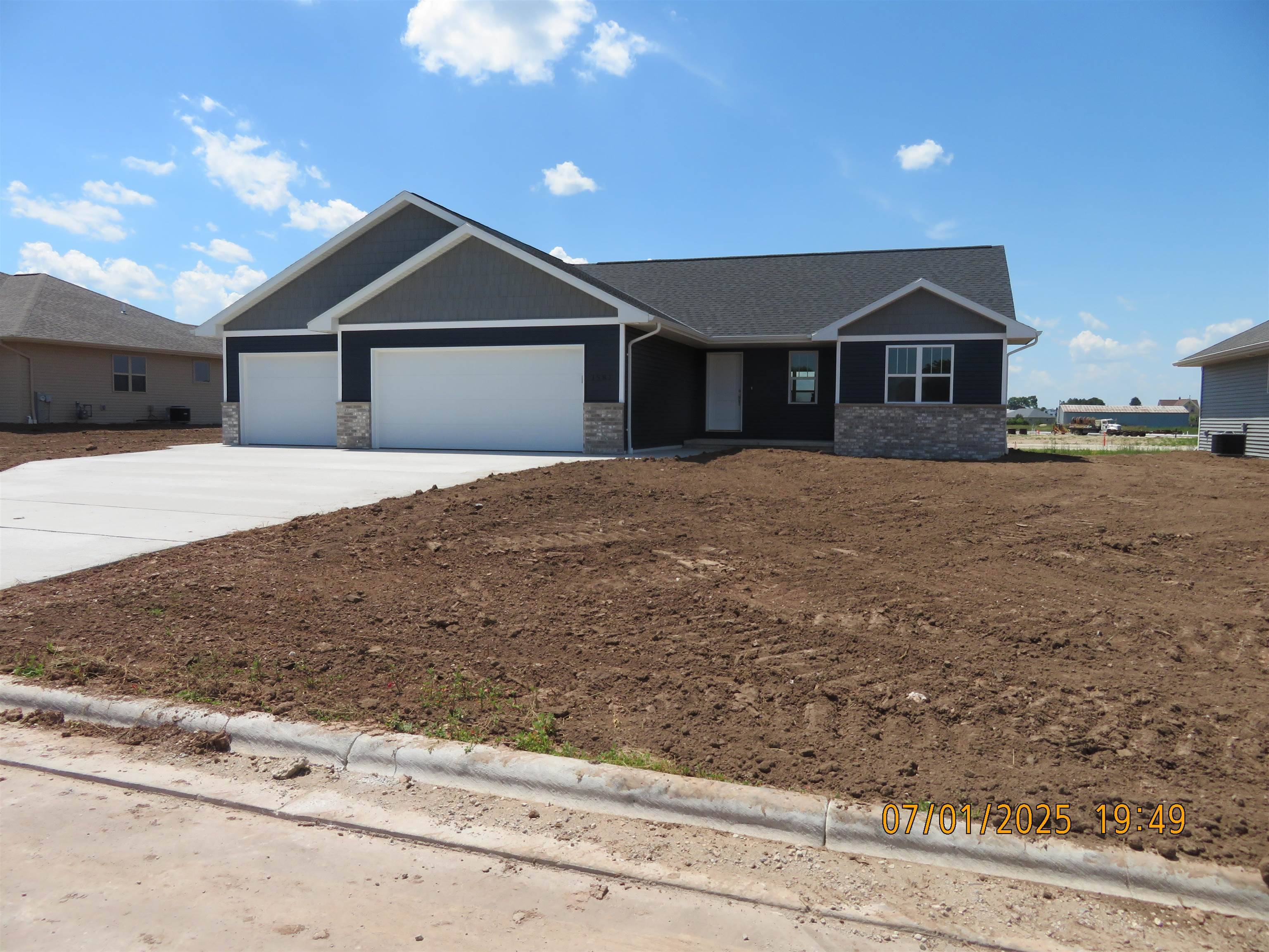 1581 FRONTIER RD, Luxemburg, WI 54217-2500