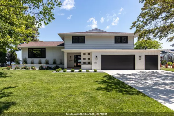 2180 WHITE SWAN DR, Oshkosh, WI 54901-2565