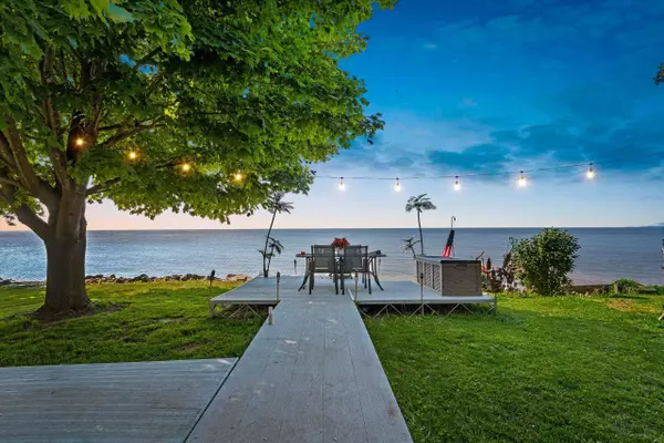 Luxemburg, WI 54217-9551,165 SUN N SURF DR