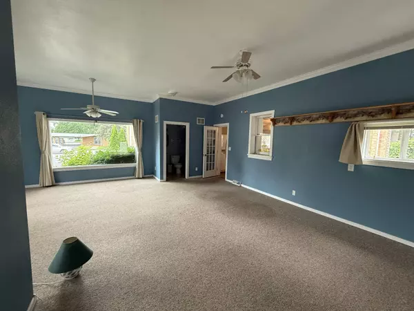 Shawano, WI 54166,613 W GREEN BAY ST