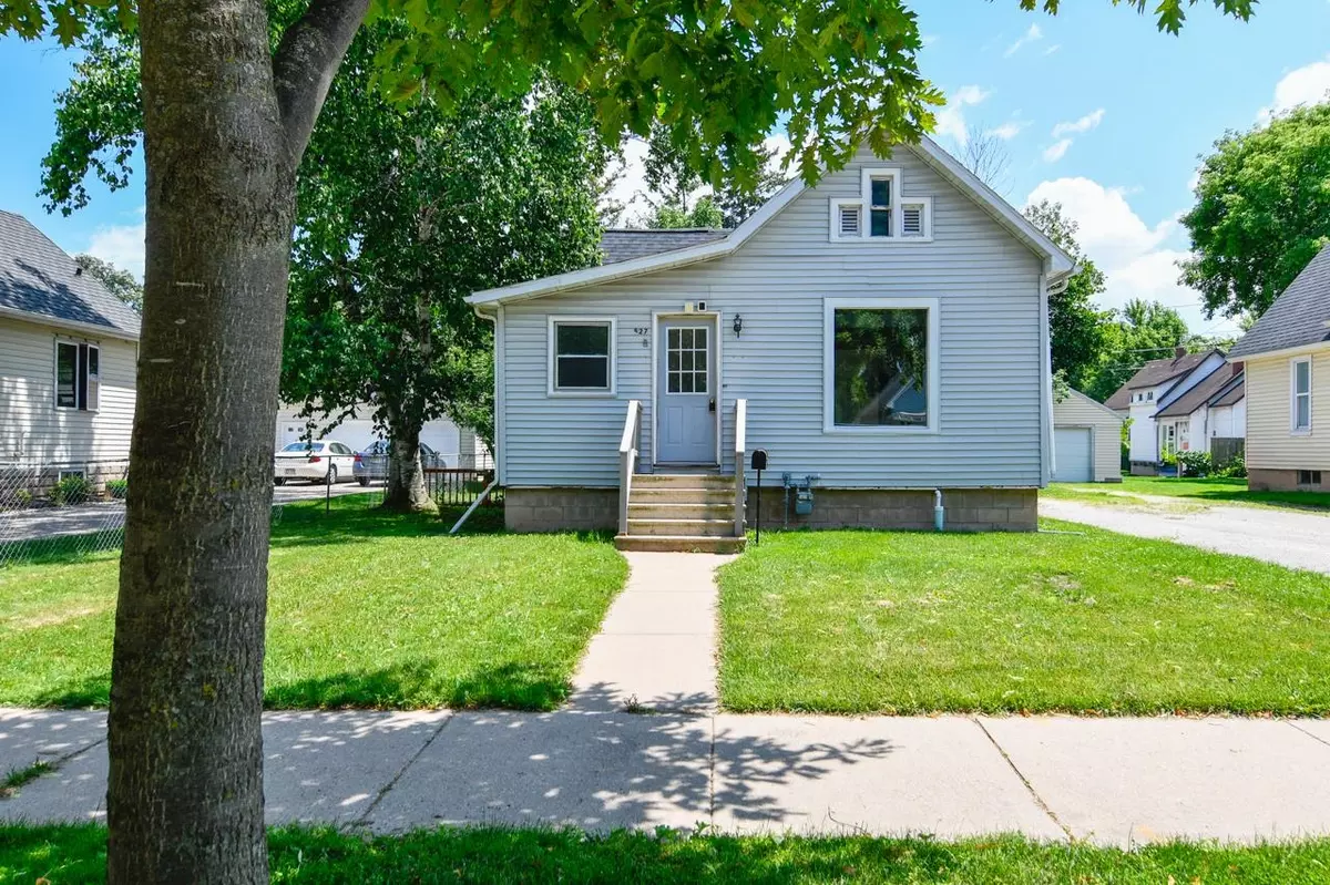 Green Bay, WI 54304,827 11TH AVE