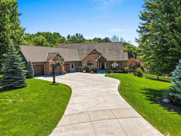 2592 REMINGTON CT, Green Bay, WI 54302-4432