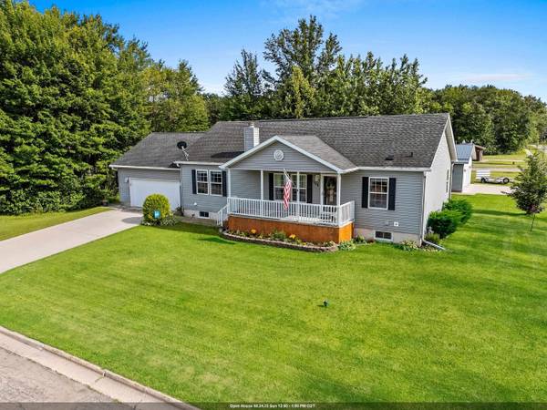 106 6TH ST, Oconto, WI 54153-1114