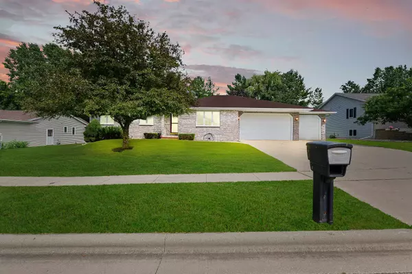 353 OAKVIEW CIR, Oakfield, WI 53065