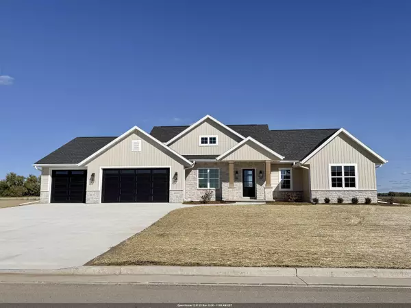 5090 N COBBLE CREEK DR, Grand Chute, WI 54913