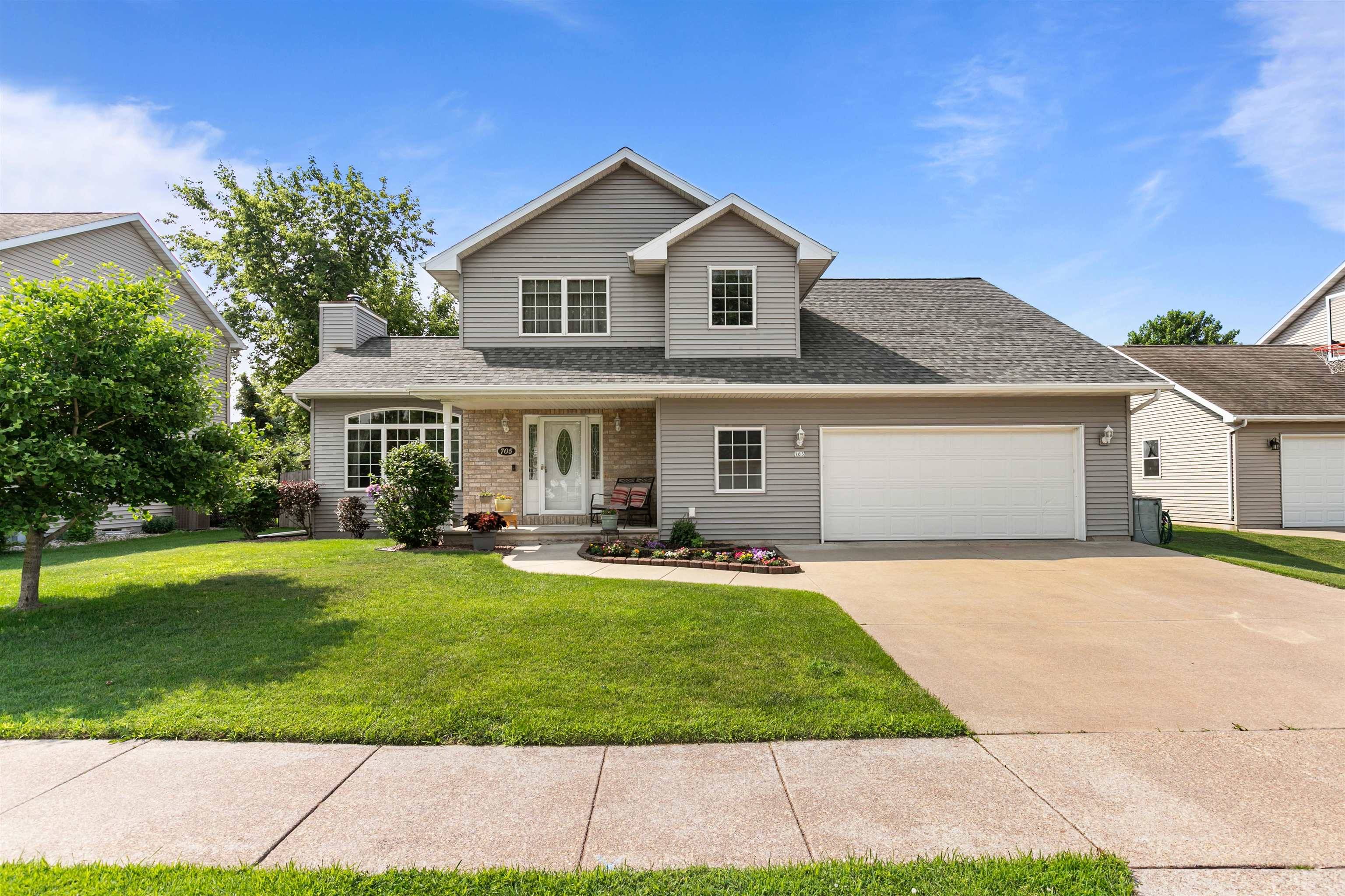 705 WEATHERSTONE DR, Oshkosh, WI 54901