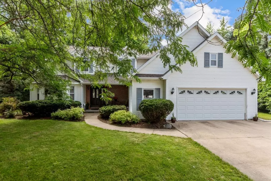 985 PHEASANT CREEK DR, Oshkosh, WI 54904-7406