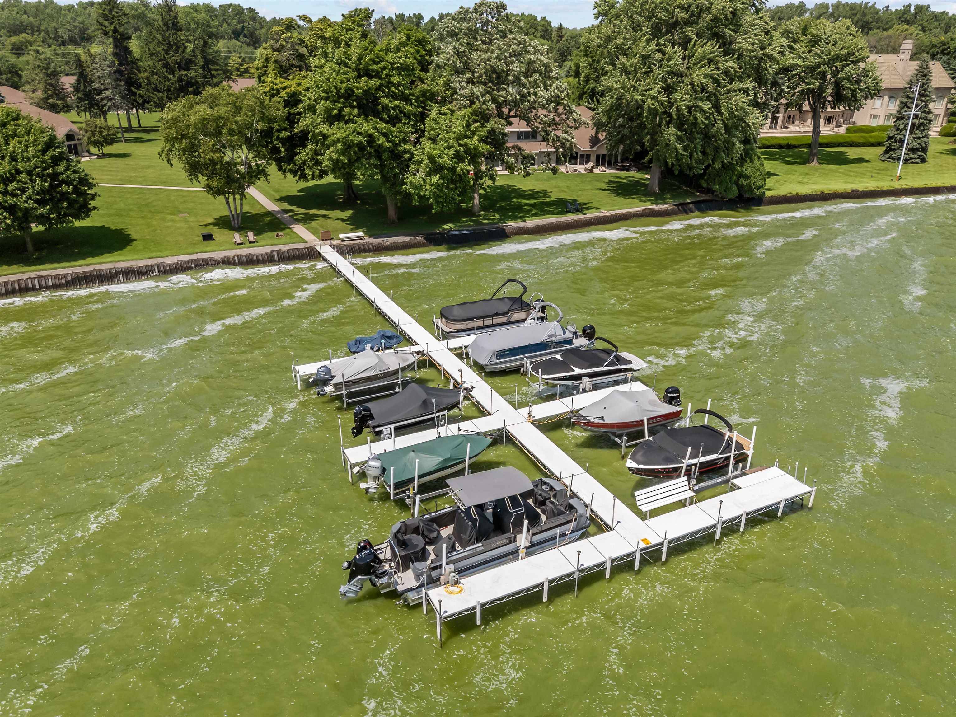 Menasha, WI 54952,945 BRIGHTON DR #3A
