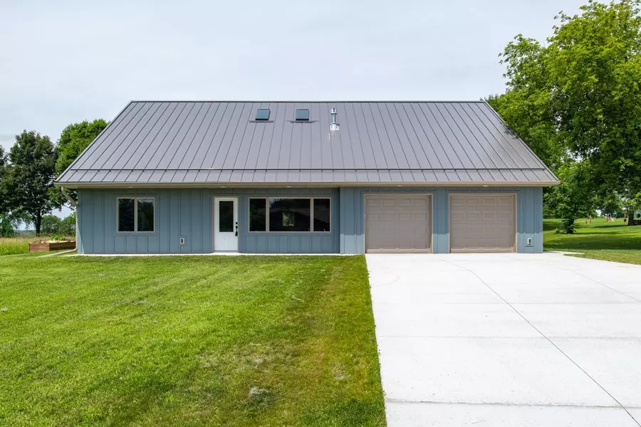 N8568 SEWARD DR, Berlin, WI 54923