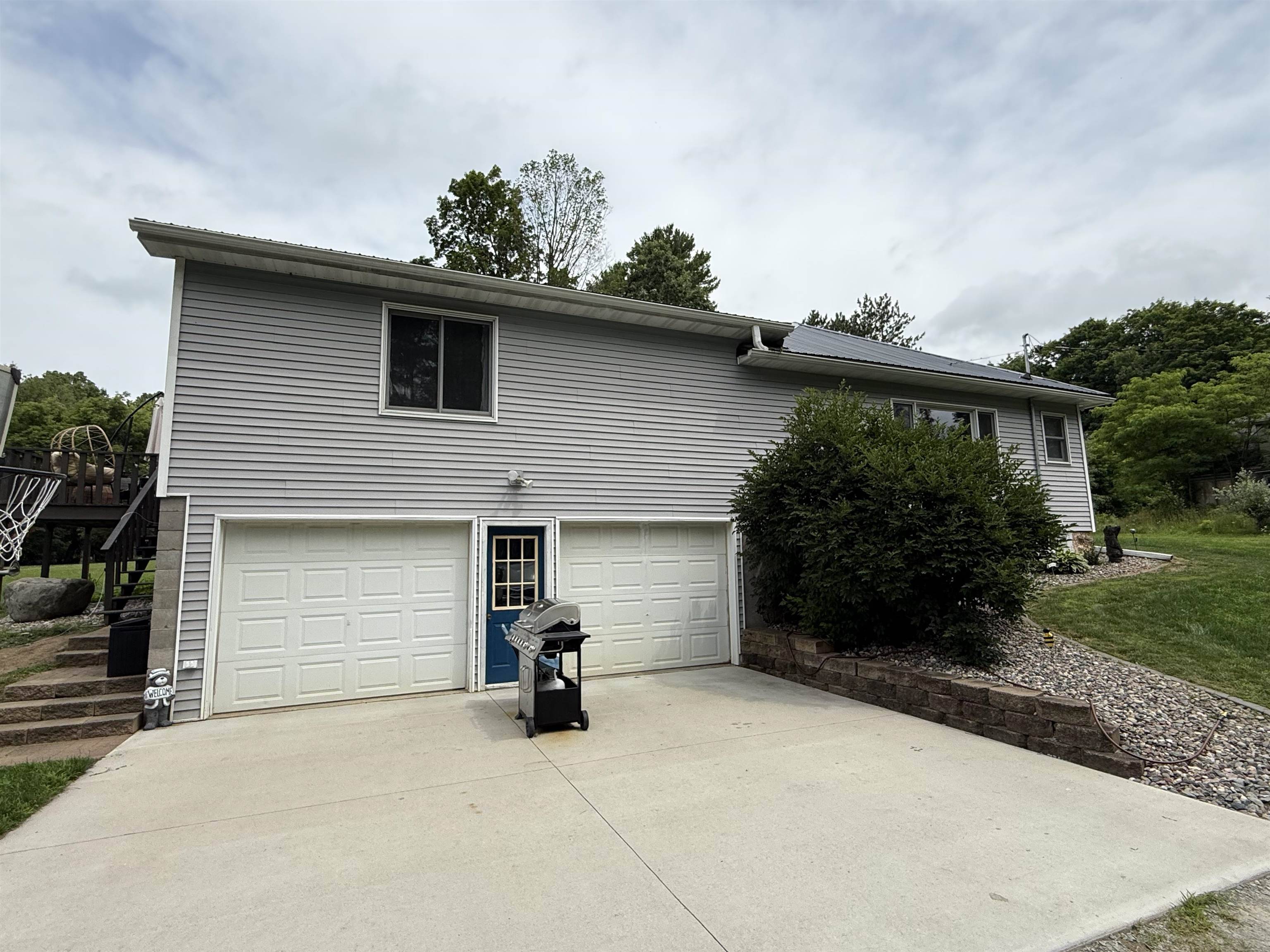 N8359 REGINA RD, Bowler, WI 54416