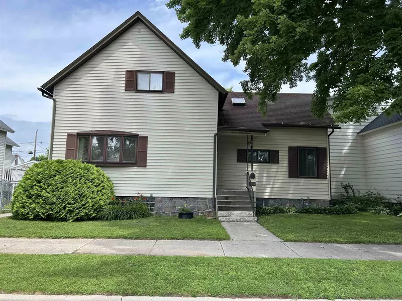 1138 DAGGETT ST, Marinette, WI 54143