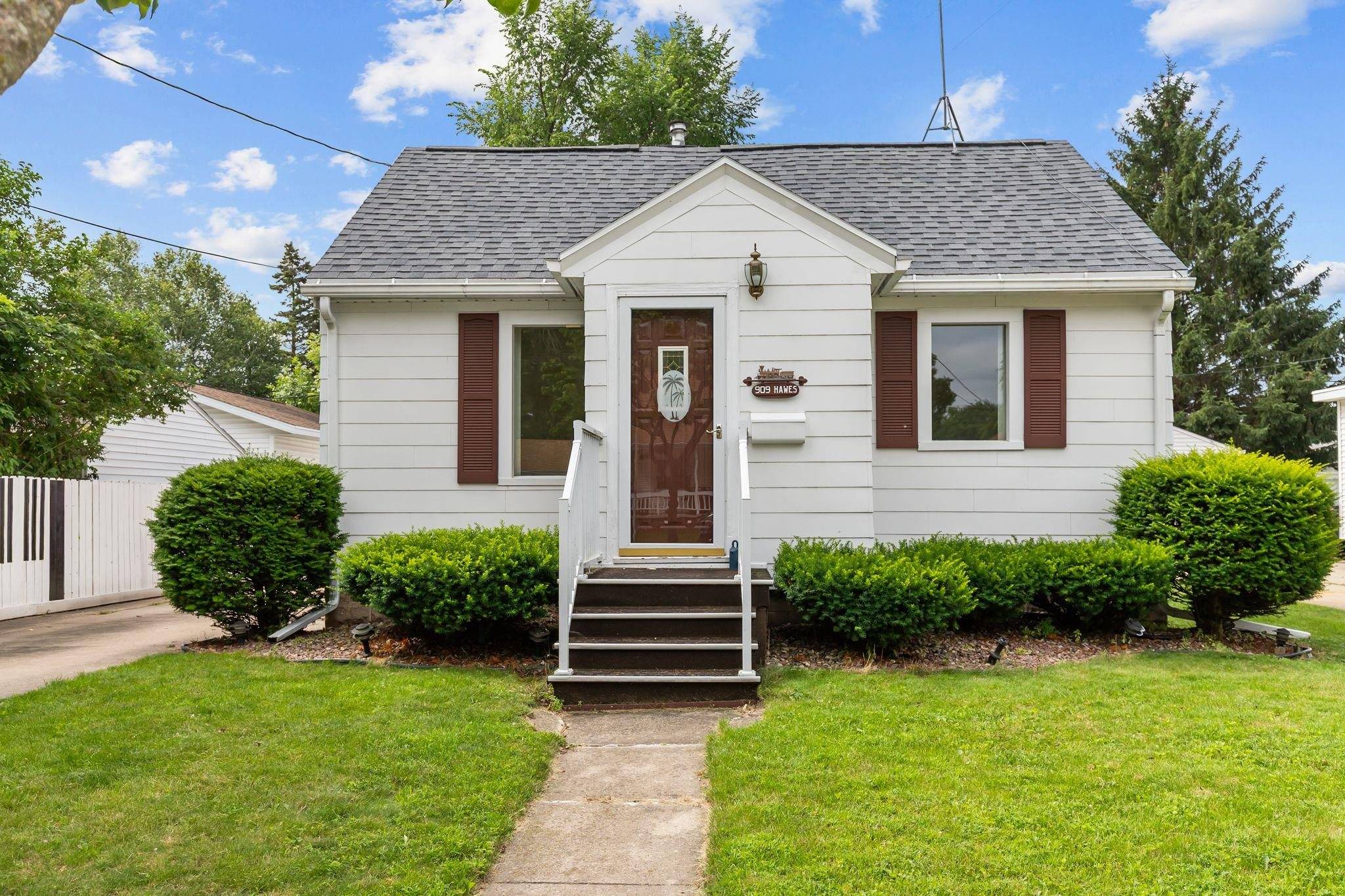 909 W HAWES AVE, Appleton, WI 54914