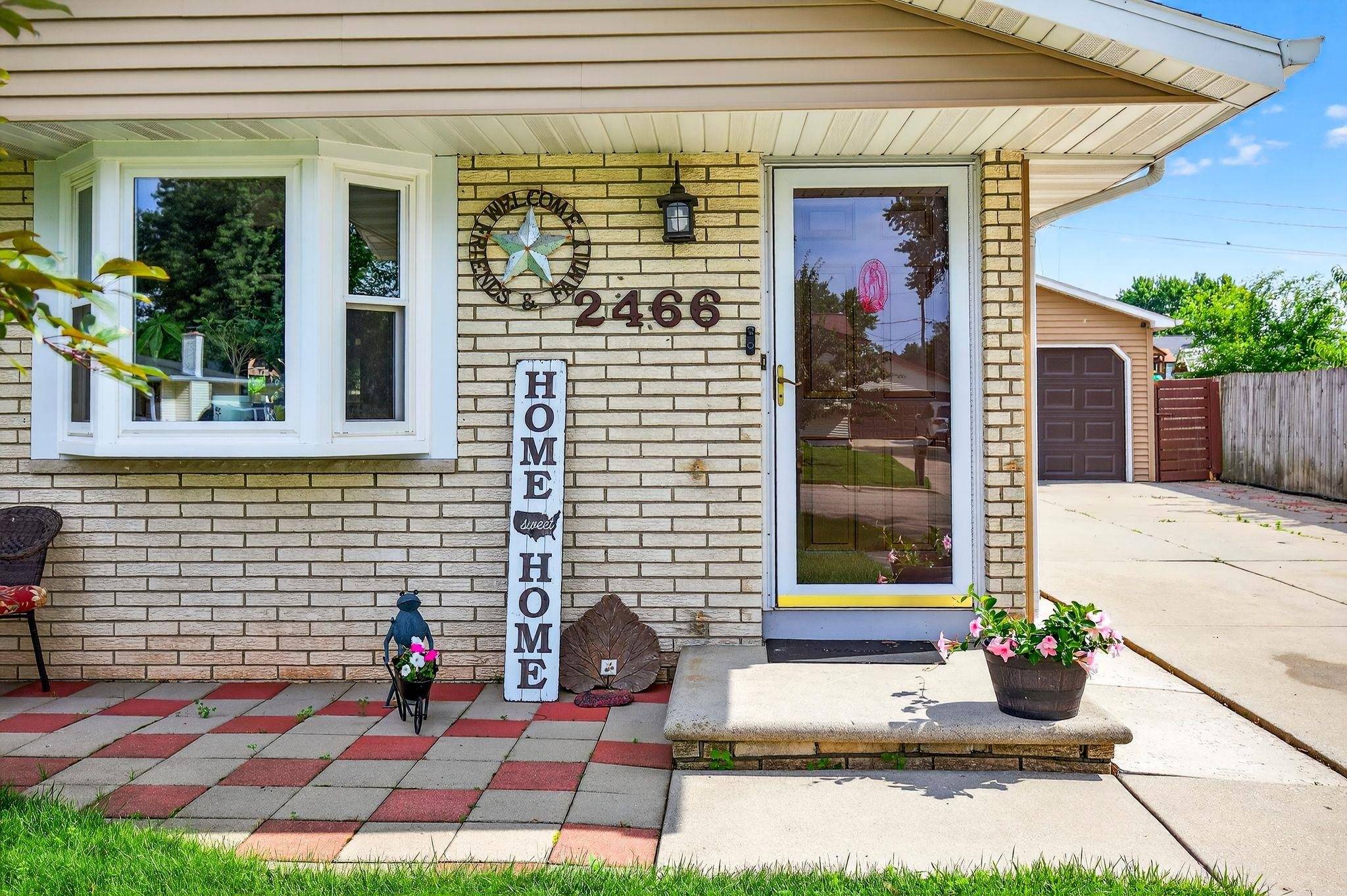 Green Bay, WI 54311-5511,2466 PECAN ST