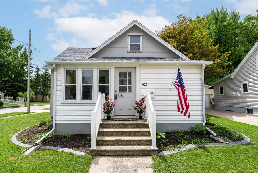 621 8TH ST, Menasha, WI 54952