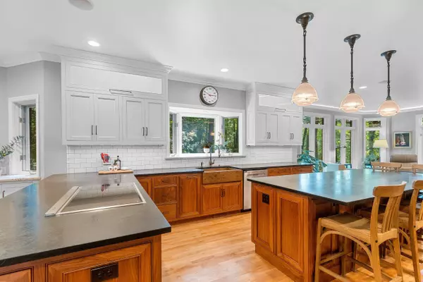 Green Bay, WI 54302,2490 DEERPATH DR