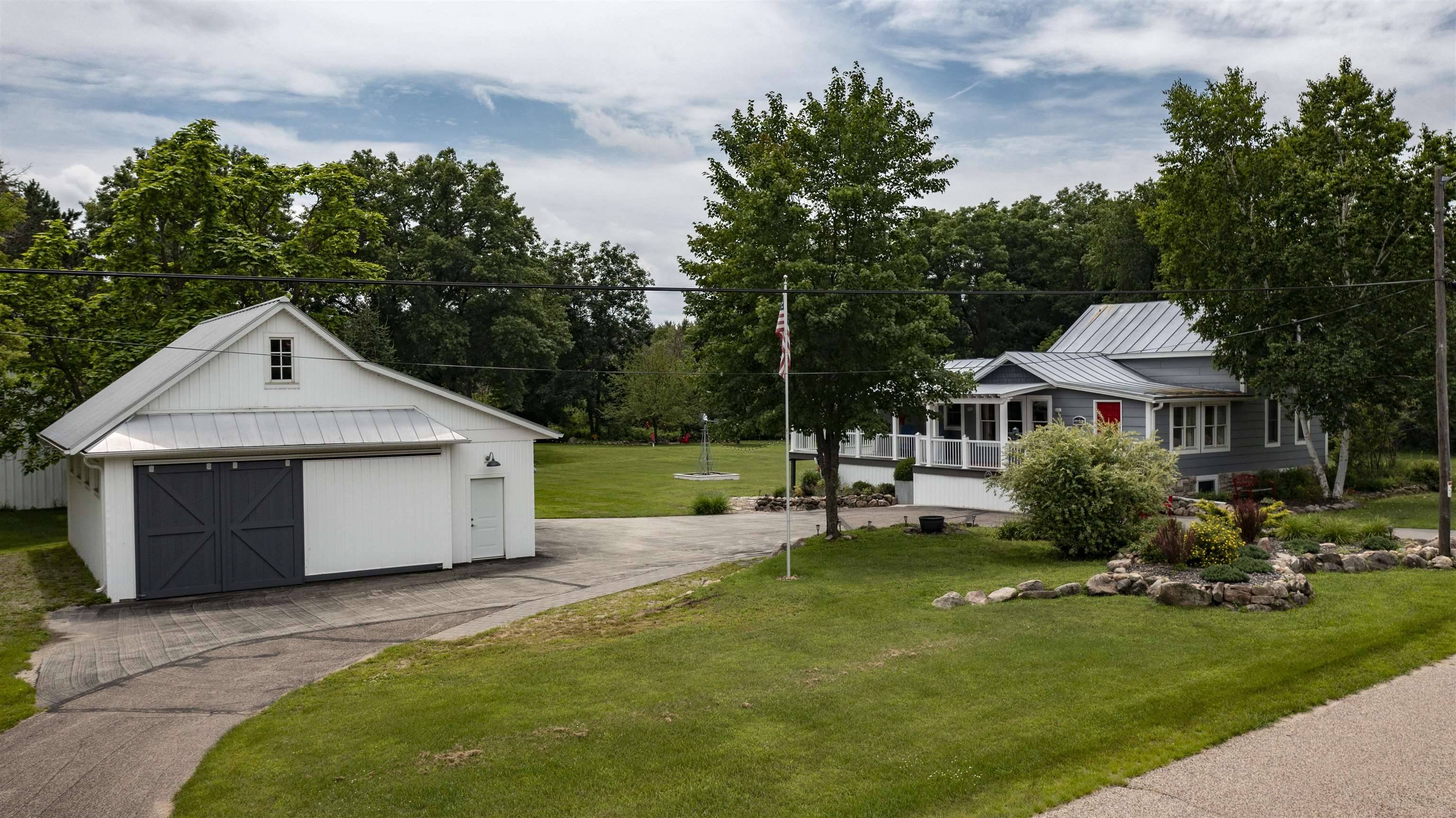 Waupaca, WI 54981,E1457 RURAL RD