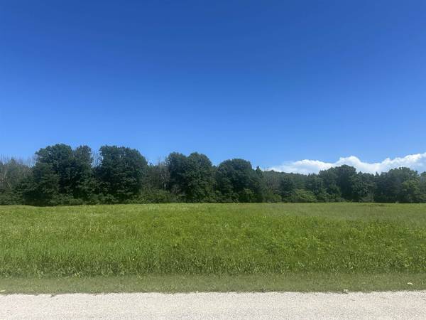 RUSTIC OAK DR #12, Luxemburg, WI 54217