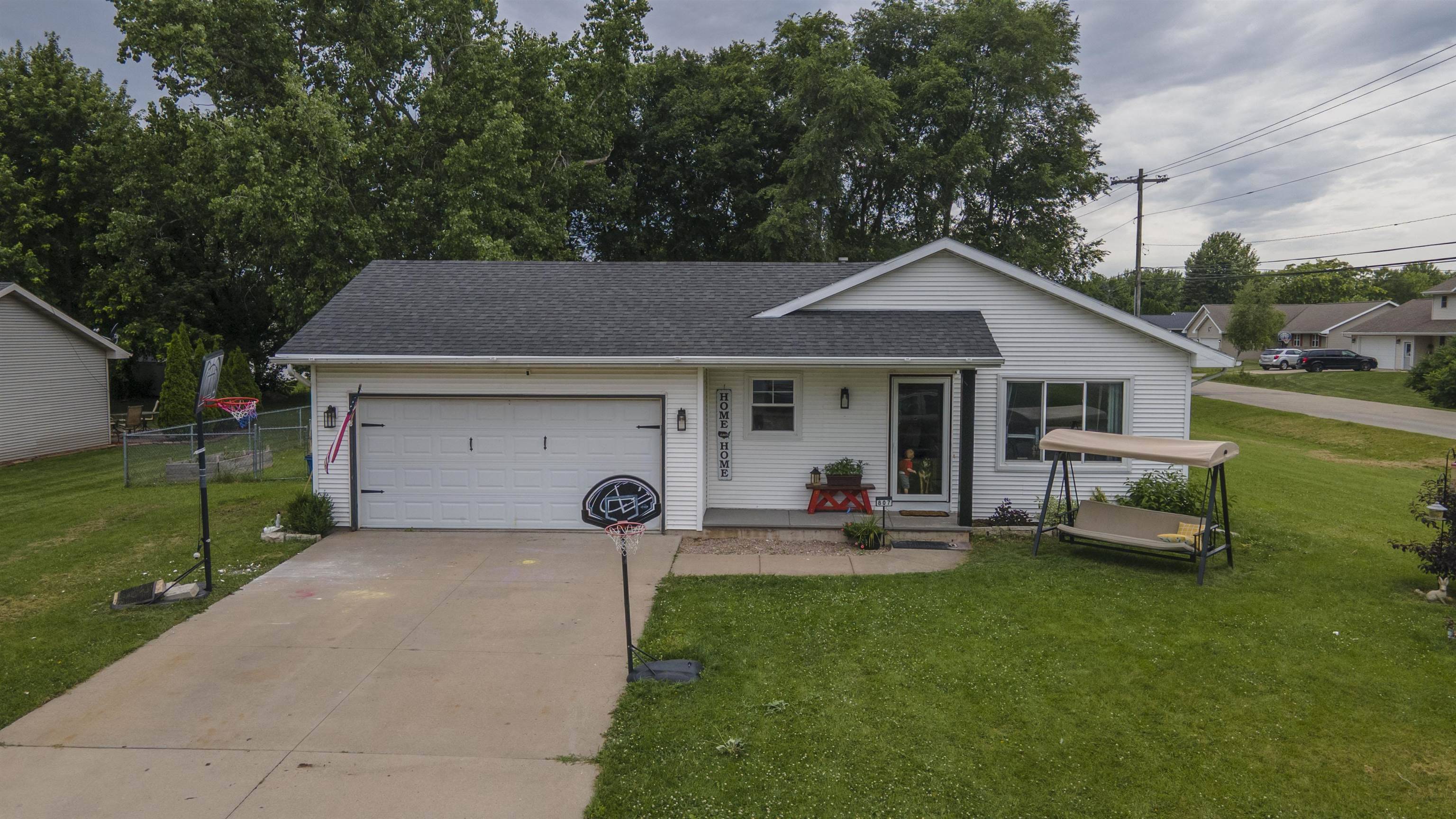 Omro, WI 54963,807 MCKINLEY AVE