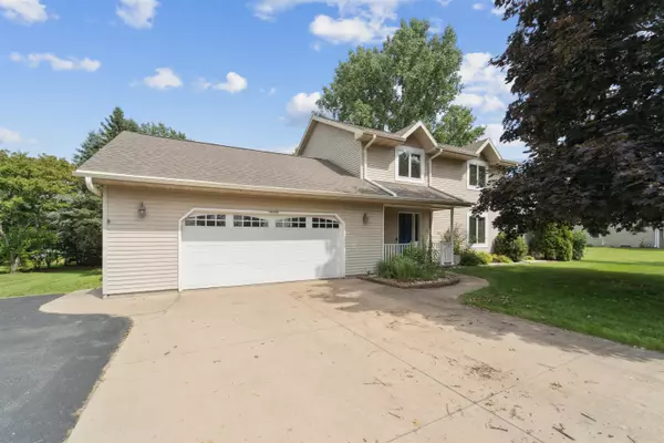 N1402 HIGHGREEN DR, Greenville, WI 54942