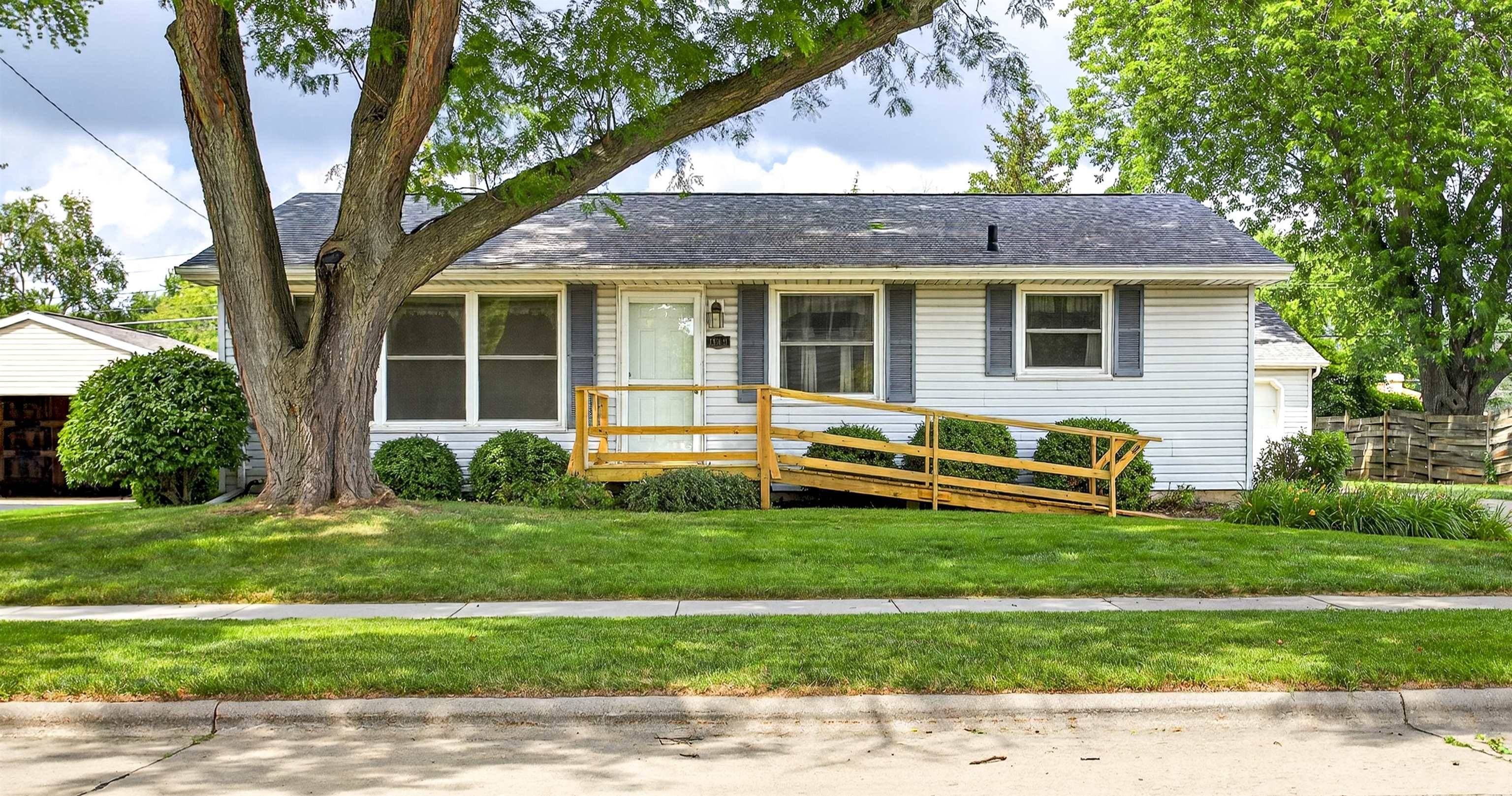 1500 E COOLIDGE AVE, Appleton, WI 54915