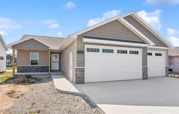 3767 E CALLALILLY LN, Appleton, WI 54913