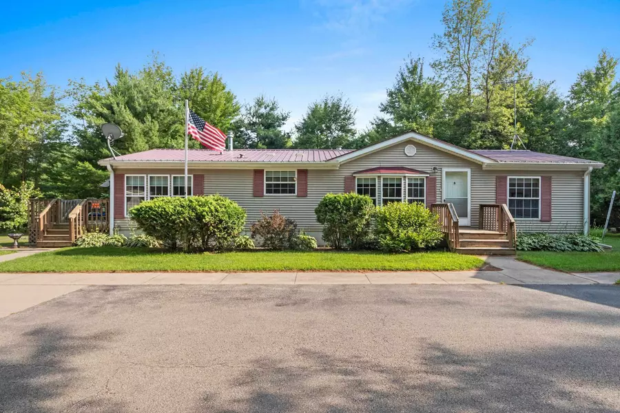 W6449 OLD LAKE LN, Shawano, WI 54166-4050