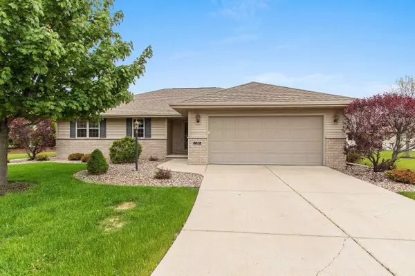 1126 PRINCESS DOVE CIR, De Pere, WI 54115