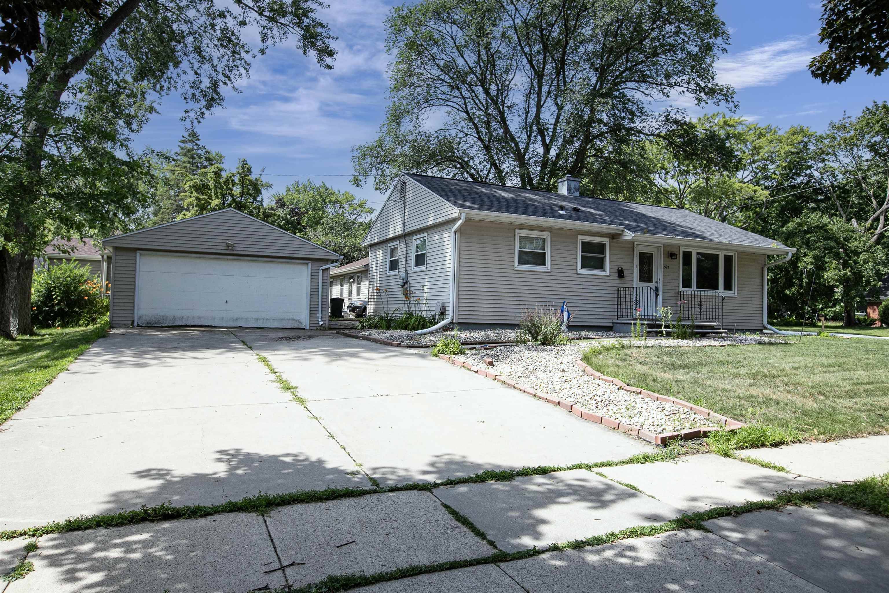 Green Bay, WI 54301,502 CLOVER LN