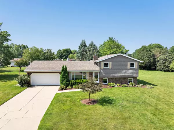 1899 S BEAVER TRAIL DR, Green Bay, WI 54303-6330