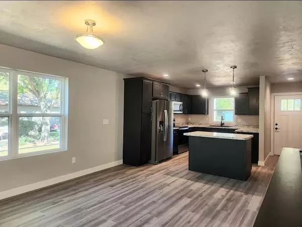 Menasha, WI 54952,1045 MADI CT