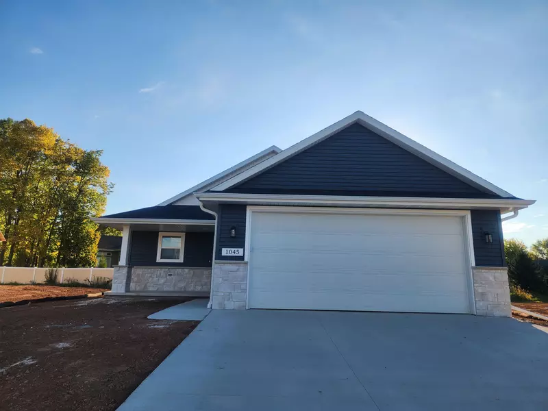 1045 MADI CT, Menasha, WI 54952