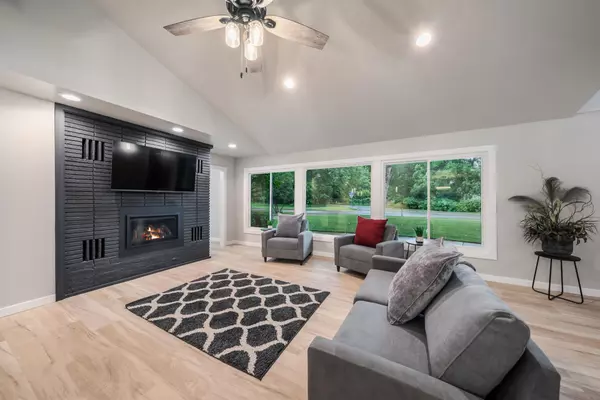 Menasha, WI 54952,379 WILLOW LN