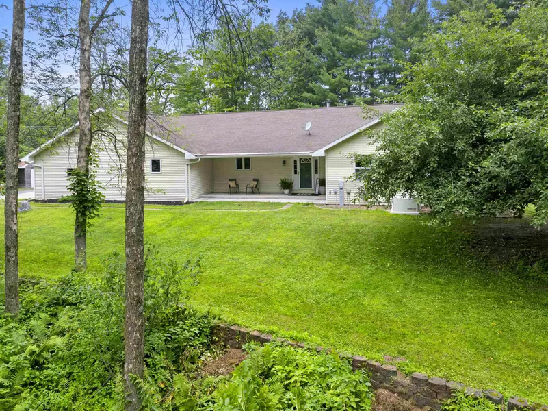 1390 N TIMBER TRL, Suamico, WI 54173