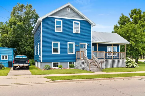 107 PARK AVE, Oconto, WI 54153