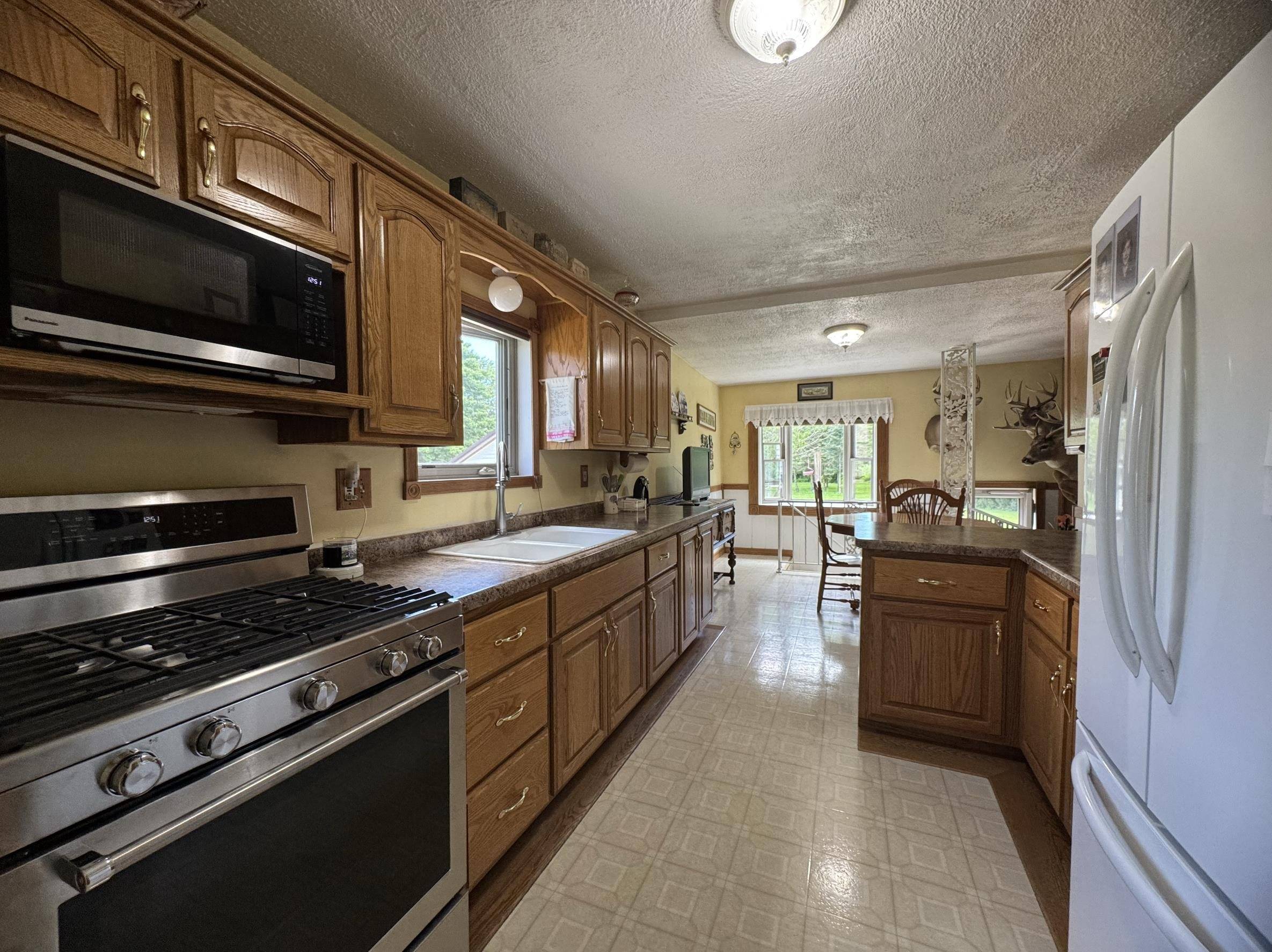 Green Bay, WI 54313,936 LAKEVIEW DR