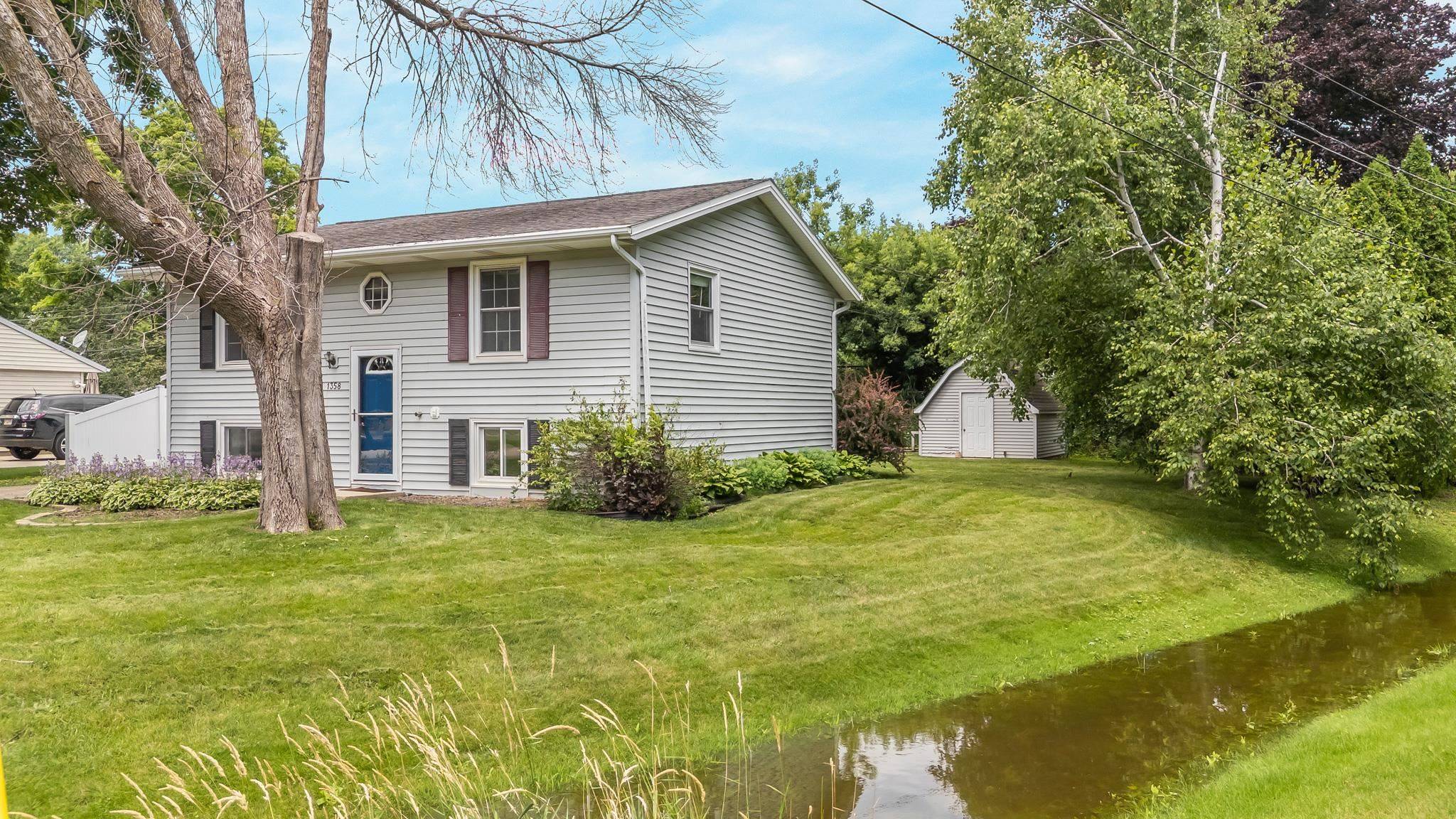 Neenah, WI 54956,1358 GLENVIEW DR
