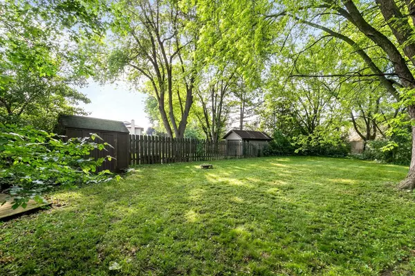 Appleton, WI 54914,102 CRAB APPLE CT