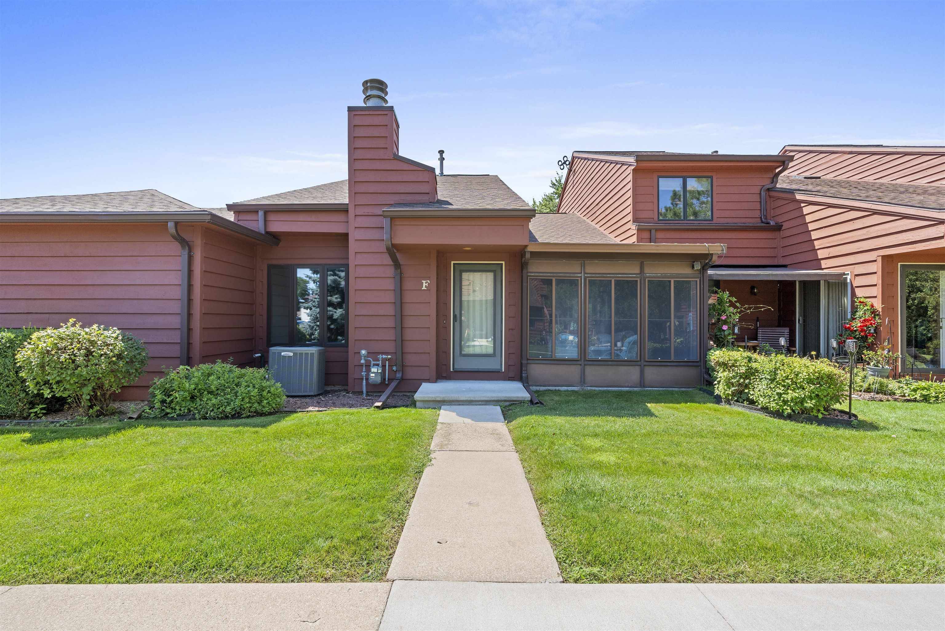 2240 MEADOWBROOK CT ##F, Oshkosh, WI 54904