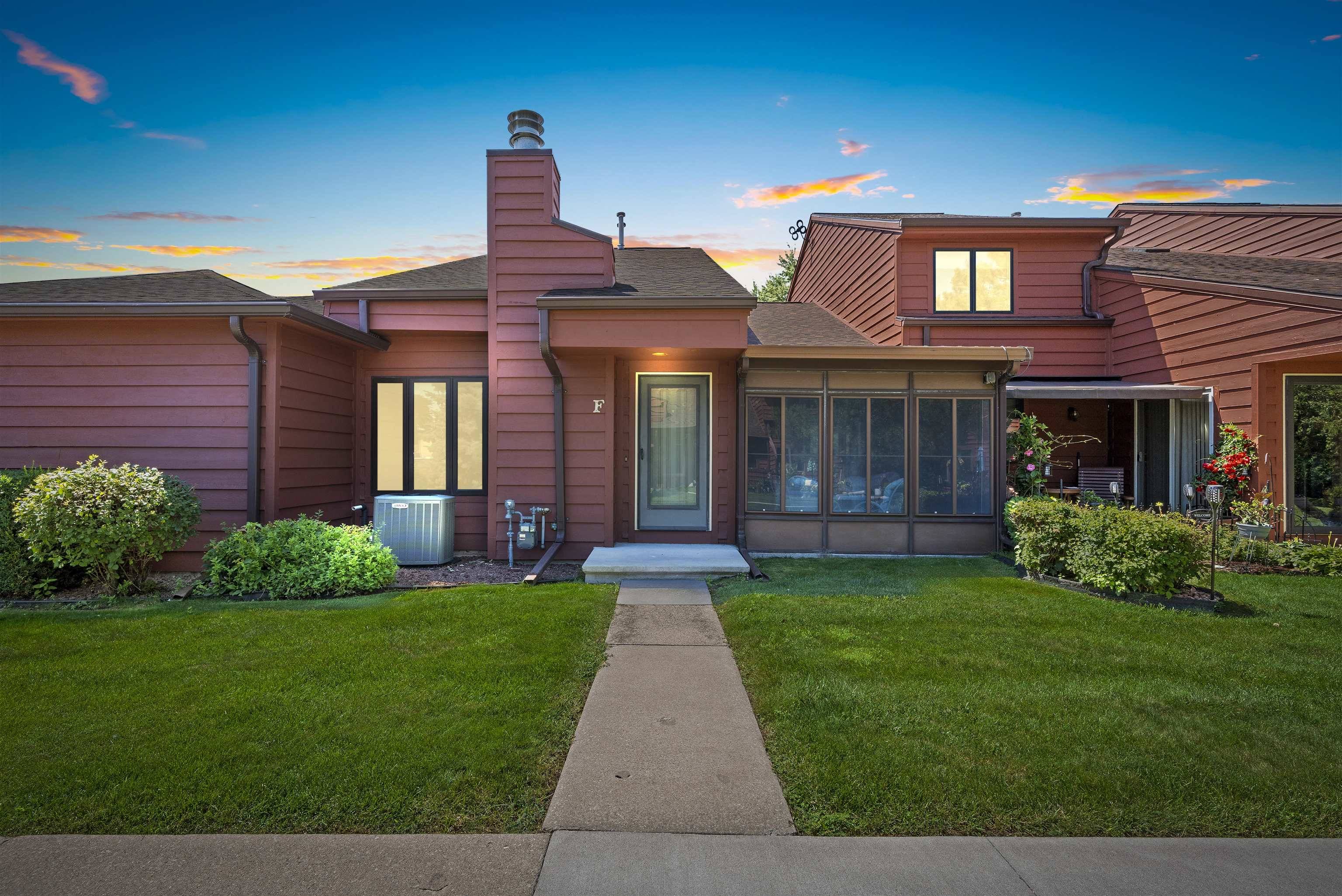 Oshkosh, WI 54904,2240 MEADOWBROOK CT ##F