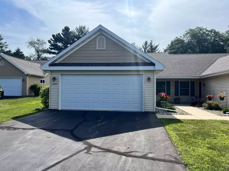 1020 CHARLES WRIGHT DR, Waupaca, WI 54981