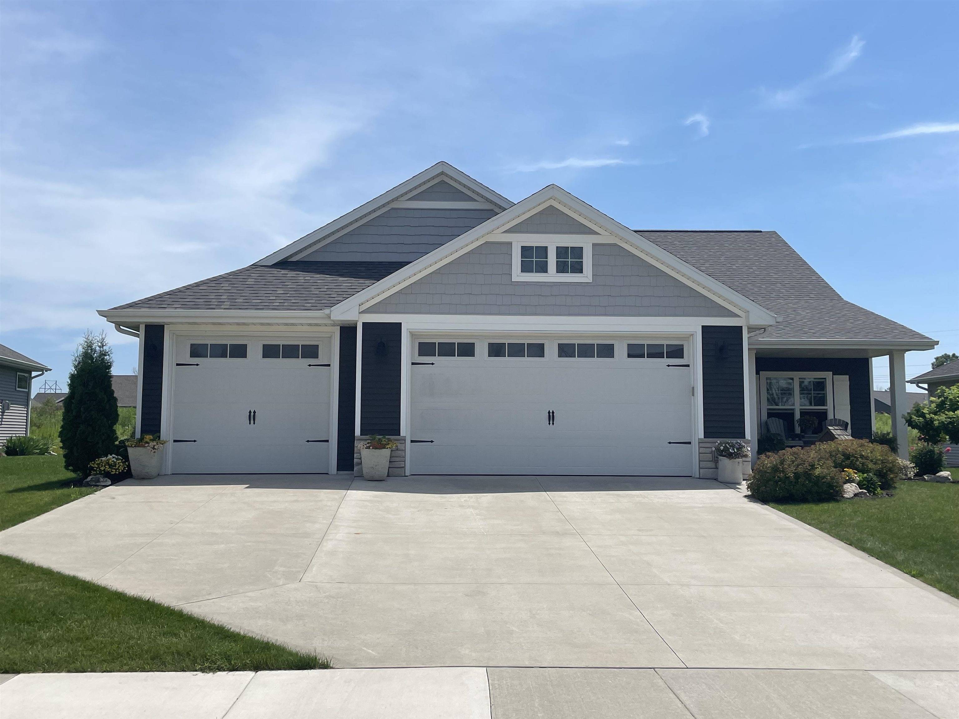 376 HIDDEN CREEK TRL, Green Bay, WI 54303