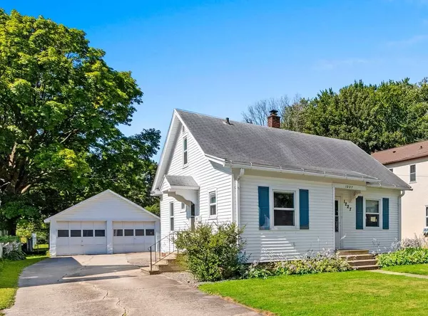 1227 SHAWANO AVE, Green Bay, WI 54303-3028
