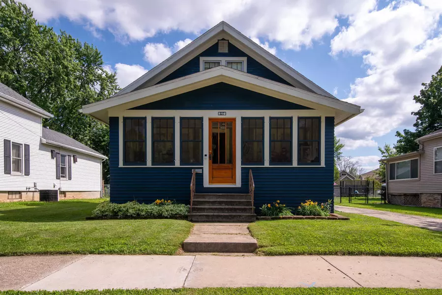 327 W 11TH AVE, Oshkosh, WI 54902-6411