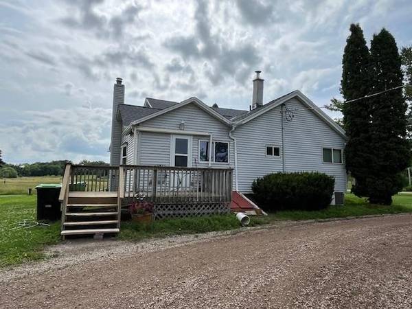 8754 OAK HILL RD, Omro, WI 54963