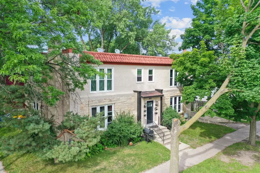 905 STUART ST, Green Bay, WI 54301-4447