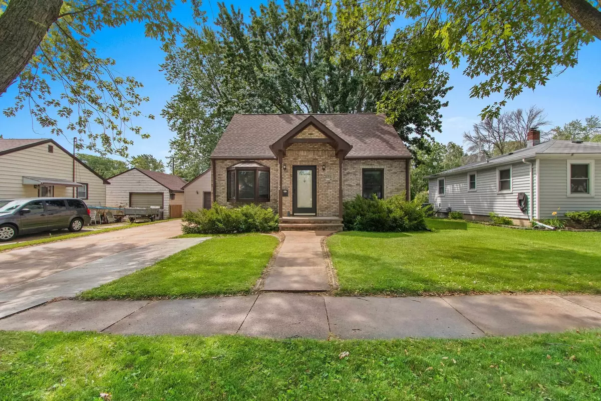 Kaukauna, WI 54130,525 W 8TH ST