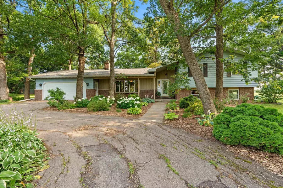 1985 CLAIRVILLE RD, Oshkosh, WI 54904